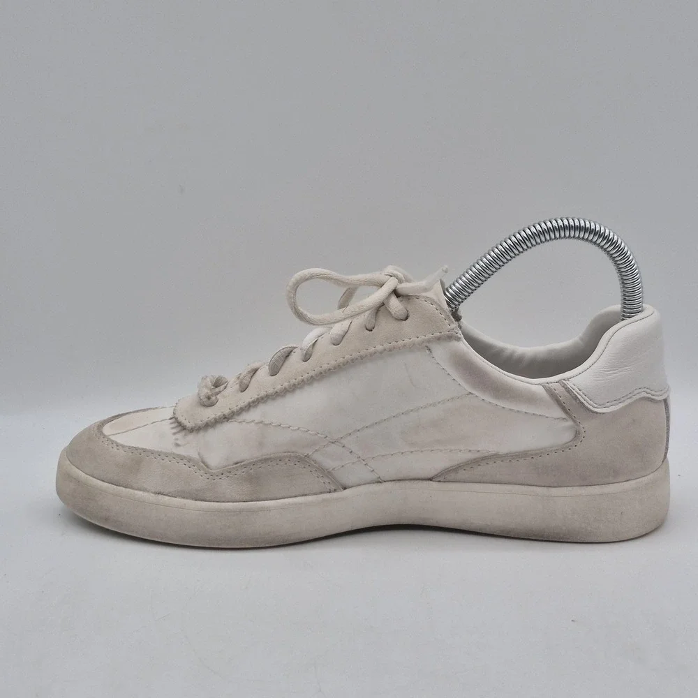 Steve Madden brand steve